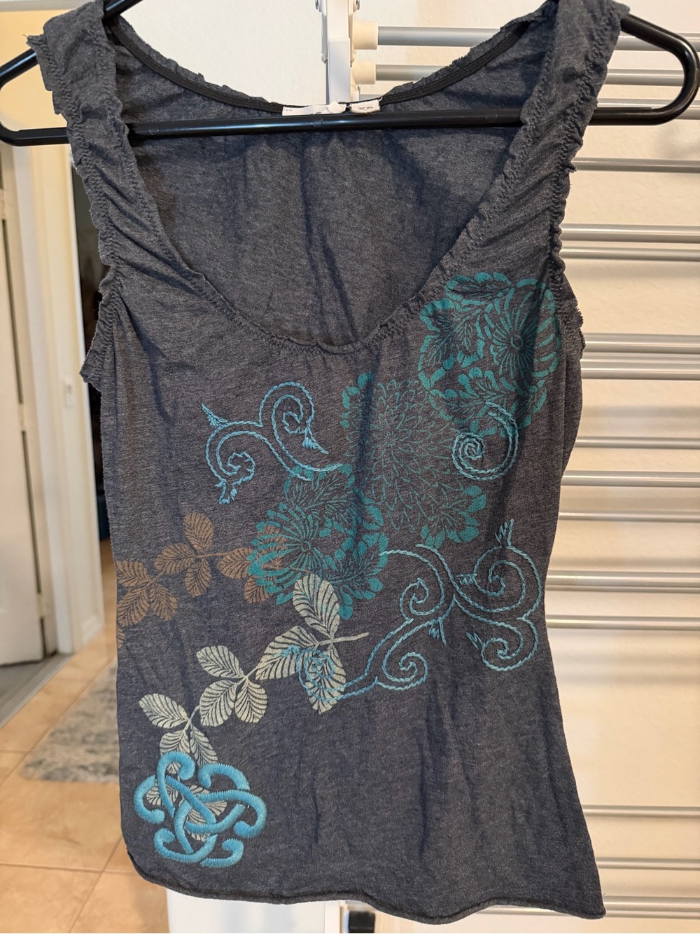 Women’s Gray Floral Scoop Neck Tank Top - Express